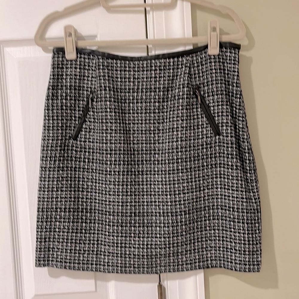LAUNDRY BY SHELLI SEGAL Black and White Tweed Skirt